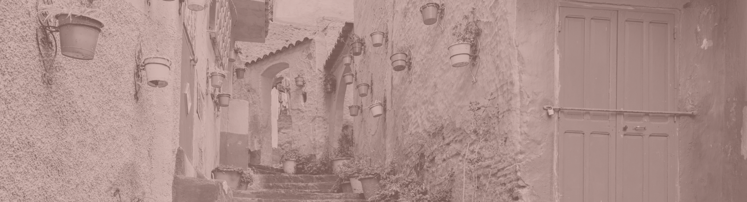 Cosmétiques naturels, soins artisanaux, produits de beauté marocains, hammam marocain, vêtements traditionnels, maquillage traditionnel, argile marocaine, eaux florales, babouches artisanales, boutique écologique.