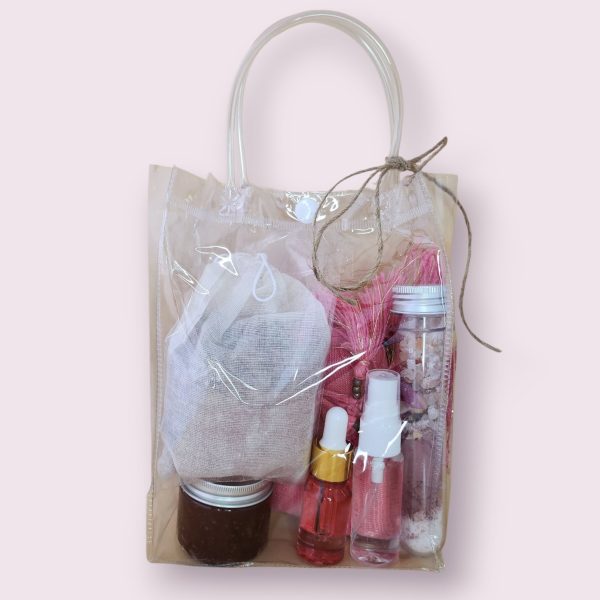 Coffret Panier Rose Absolue avec lait de bain, sel de bain, huile de rose, eau de rose, gommage et foulard