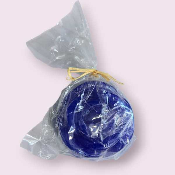 Savon artisanal en forme de rose, au nila bleu du Maroc, idéal pour nettoyer et hydrater la peau.